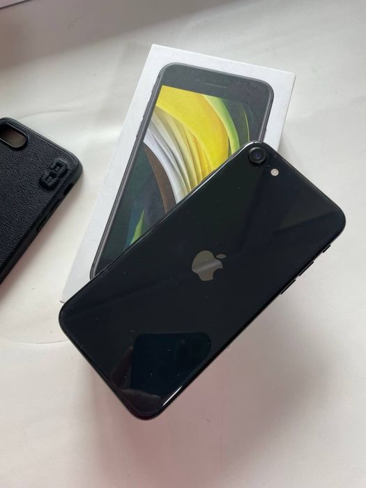 iPhone SE 64GB полный комплект