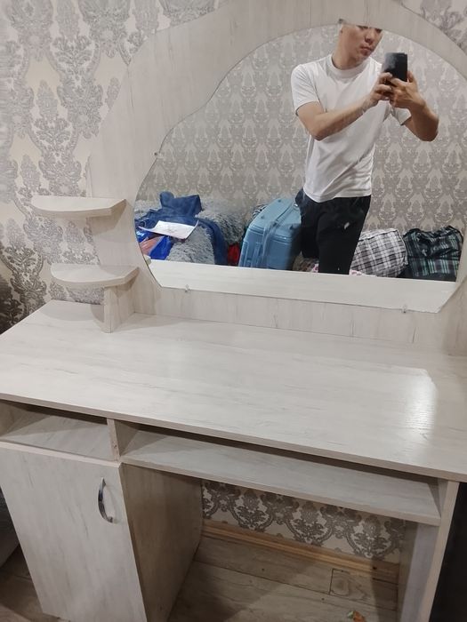 Тумба стол с зеркалом
