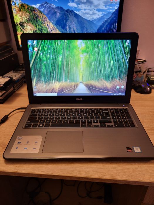 Laptop Dell Inspiron 5567 , i7-7500U , hdd 750 GB,  placă video AMD R7 M440 4GB ,FullHD