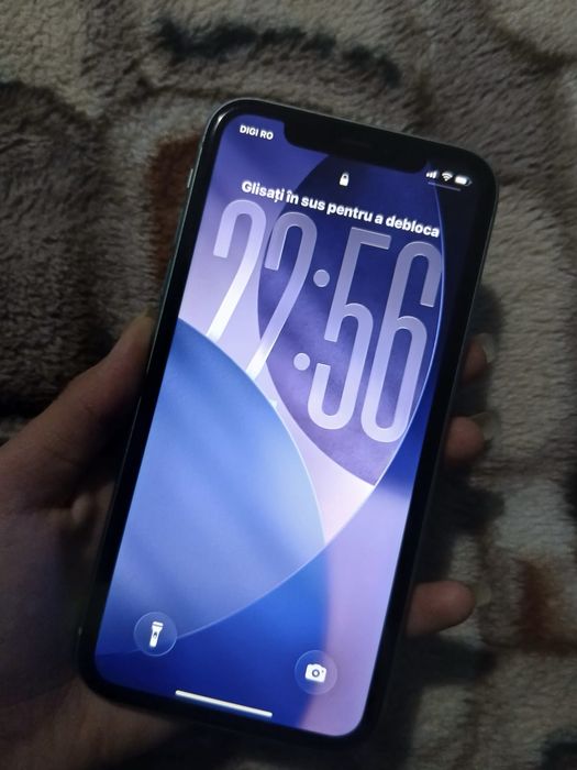 Vând Iphone 11 simplu impecabil