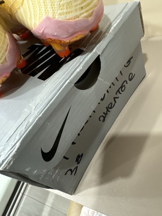 Бутсы Найк золото