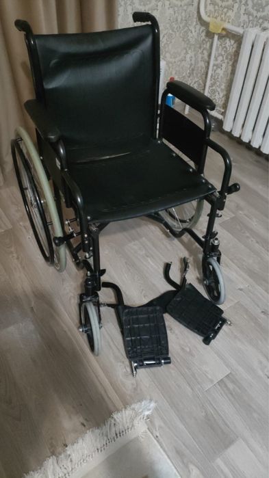 Продам инвалидную коляску