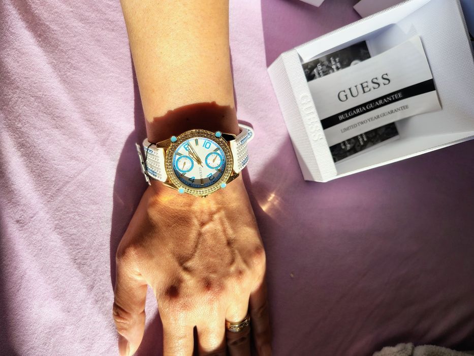 Часовник дамски ,guess