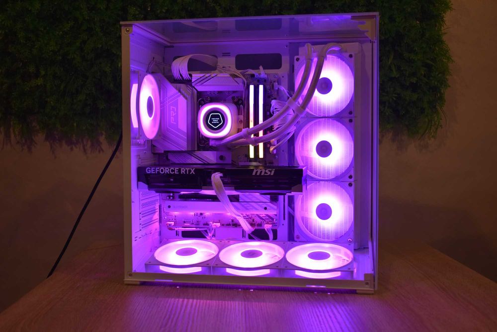 Геймърски Компютър Ryzen 7 9800x3d | RTX 5080 | 32GB RAM | 1TB Gen5 Ssd |