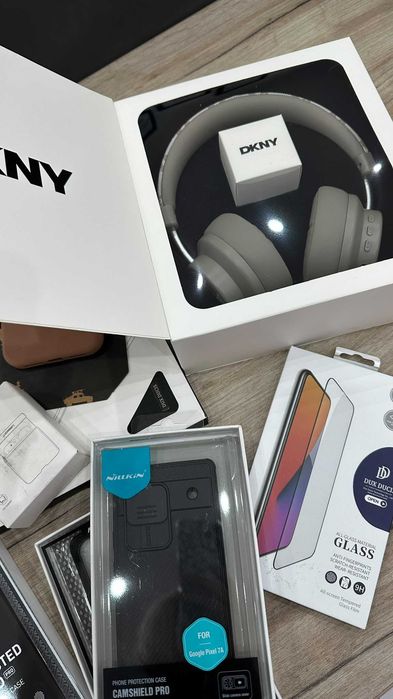 Lot 200 Accesorii GSM (Huse, Folii, Cabluri) - 999 lei