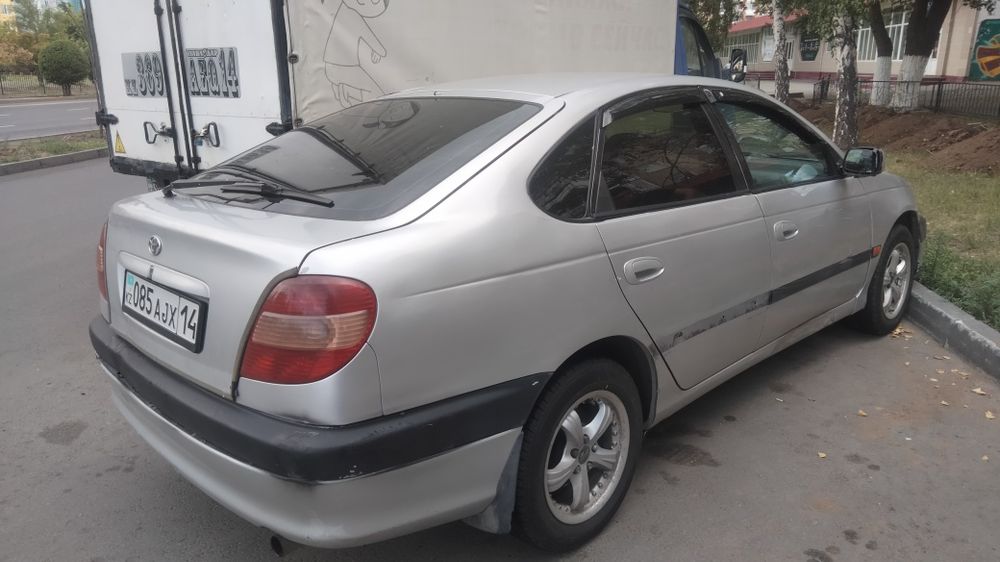 Автомобиль Тойота Авенсис