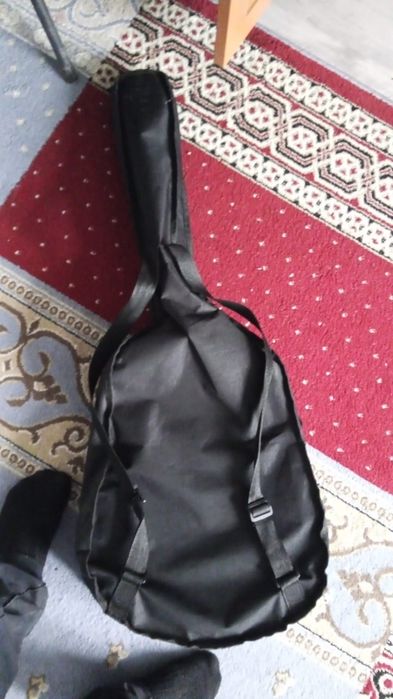 Гитара  в хорошем сост.