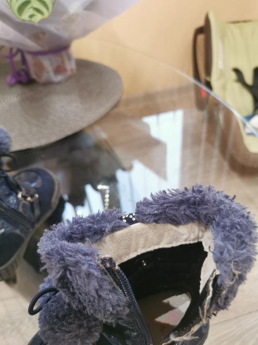 Тъмносини ботушки