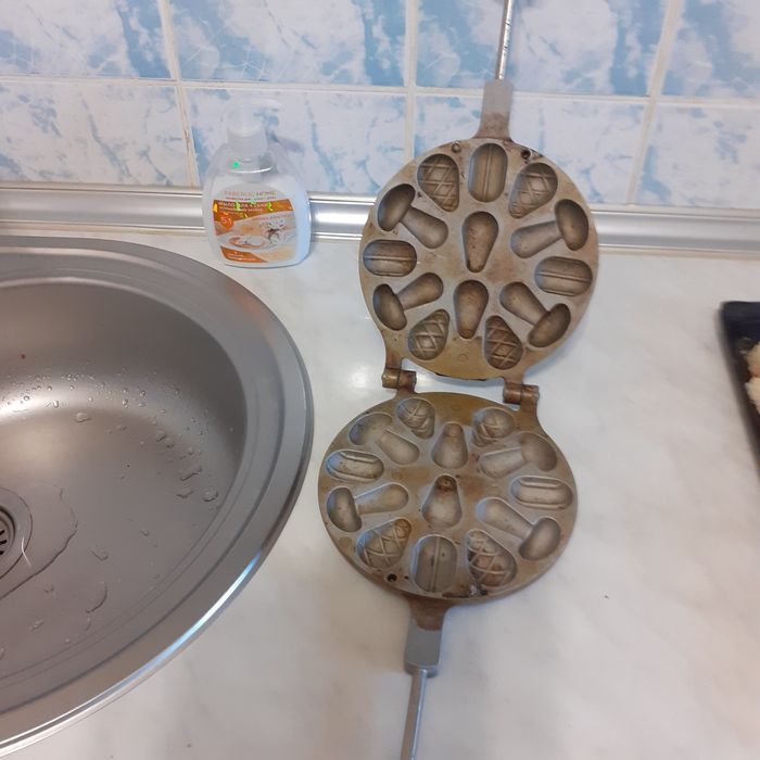 Тумбочка  5000тг.под тв.посуда