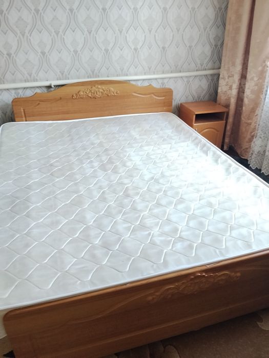 Продам спальный гарнитур.