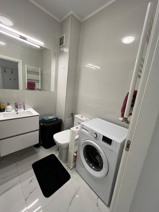 Vand apartament 3 camere,Prima Universitatii