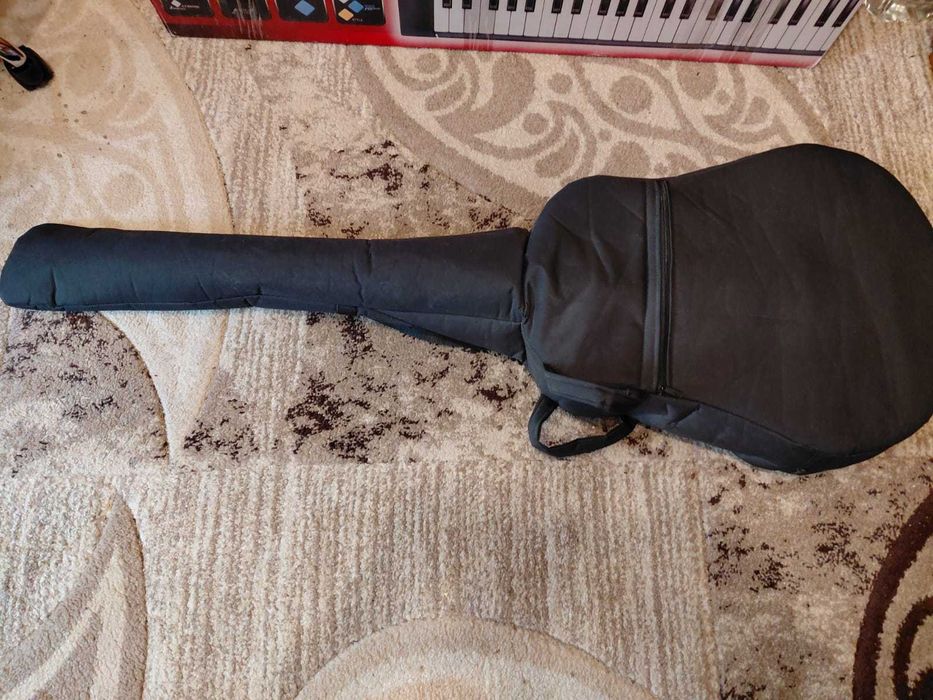Chitara Bass Acustica Hora,stare impecabila(cu husa de tansport)- fabricata pentru export.