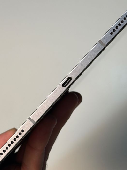 iPad Air 13 M3 Cellular(e-sim) 128GB + чехол и стекло ESR в подарок