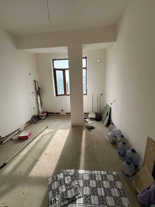 5-mik tomonda 1 xonali uy sotiladi