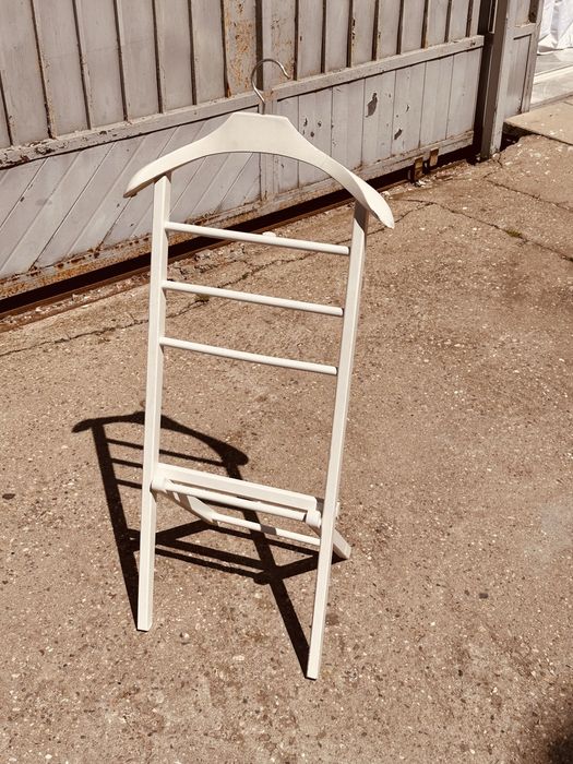 Стойка за дрехи (valet stand) – сгъваема, бяла