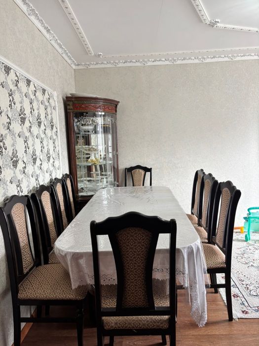 Стол со стульями
