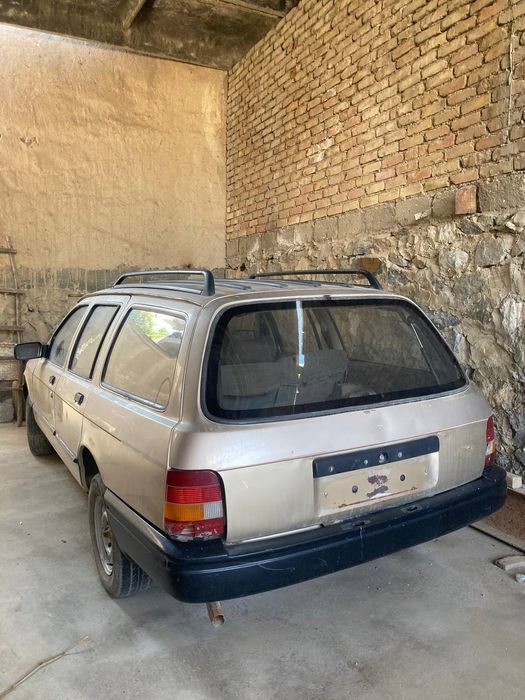 Ford mashinasi  1983 yil