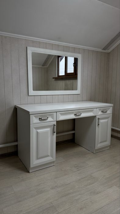 Срочно продам Туалетный столик