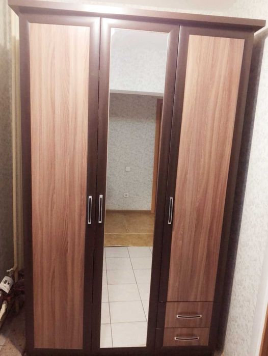 Шкаф в прихожую б/у