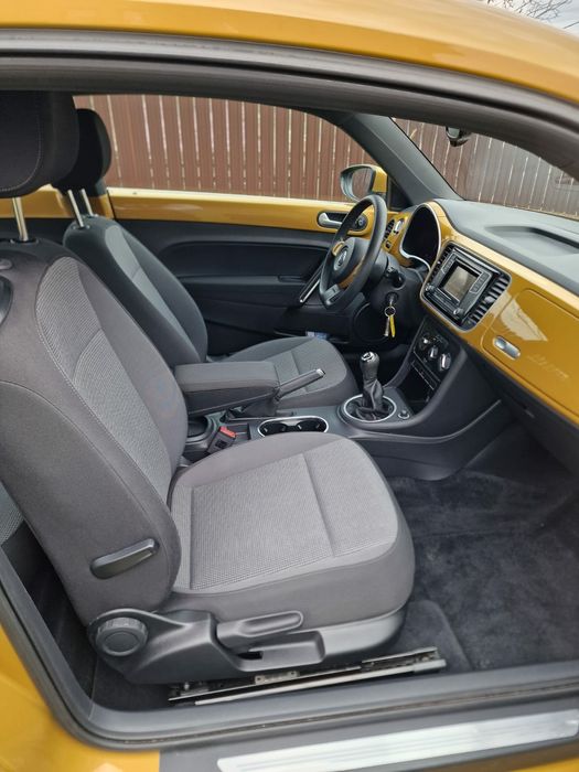VW Beetle,  an 2016, 2l Diesel,  Manuala