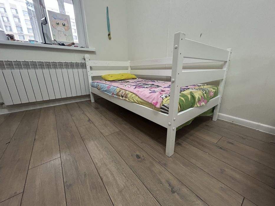 Продам кровать деткая с матрасом