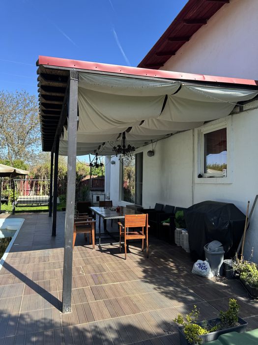 Vand casa cu piscina , teren 1000 mp, la 100 m de lac