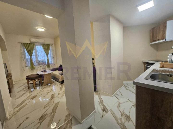 Дава се под наем Двустаен апартамент в Варна, Център - 40 кв.м за 450 € - Снимка #2