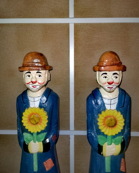 Антикварна дървена фигура на клуон държащ слънчоглед 2бр. размер h95см