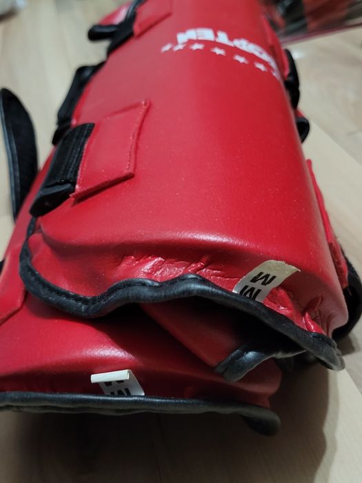 Боксёрские перчатки, шлем