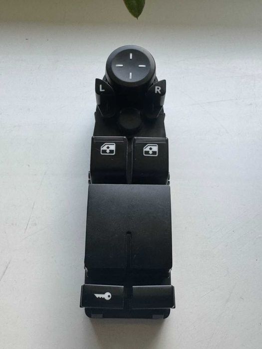 Блок управления стеклоподъемниками LADA Priora (с 2011 г.), 2 перекл.