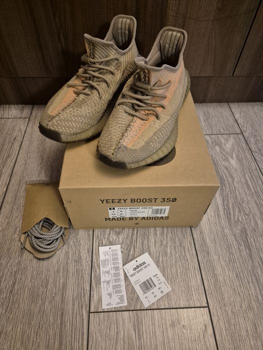 Vând adidași Yeezy 350 ca noi!
