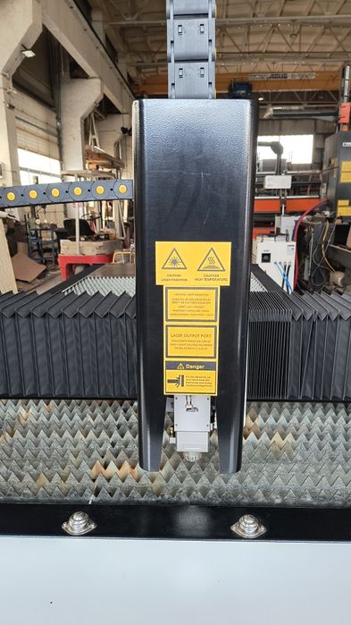 Mașină de debitat CNC fibră laser 3 kW