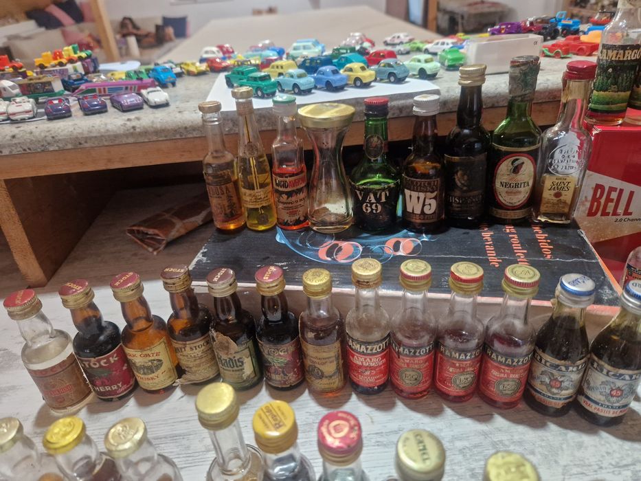 Sticlute miniaturi fără alcool