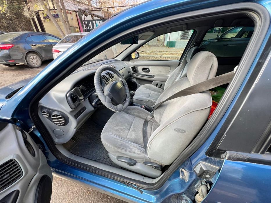 Renault Laguna 2000 года