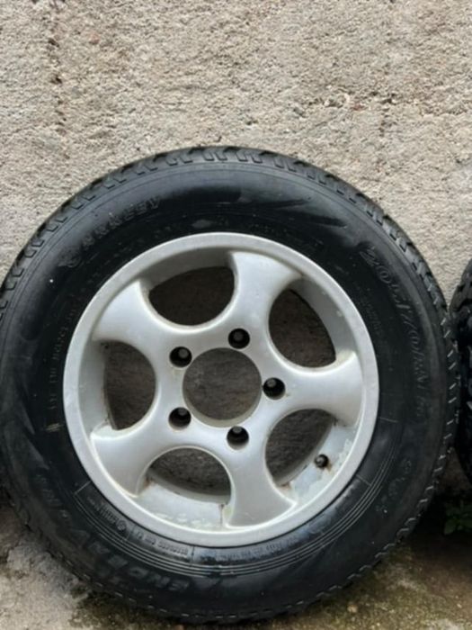 Гуми и  джанти  15 цола 5 броя