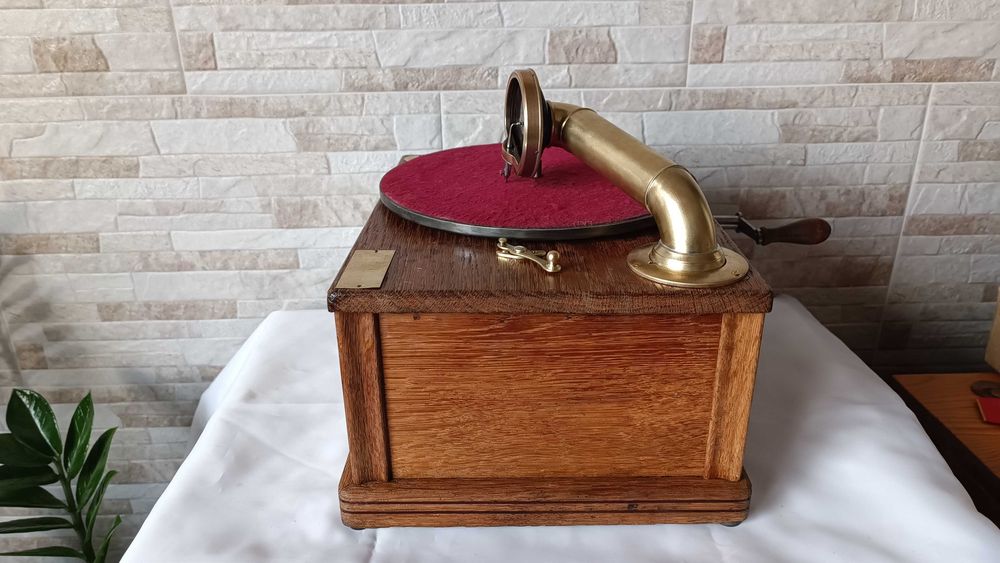 Стар грамофон с манивела - EUFON - 1909г. - Made in Hungary