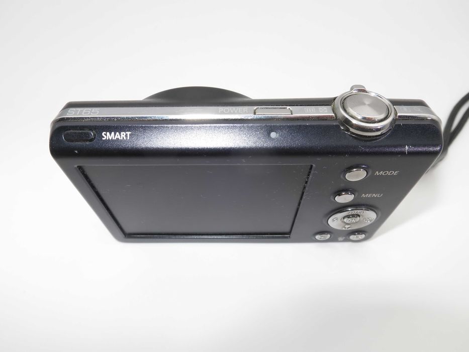 Samsung ST65 ултра компактен цифров фотоапарат, черна дигитална камера, в отлично състояние, пълен комплект, работи супер.