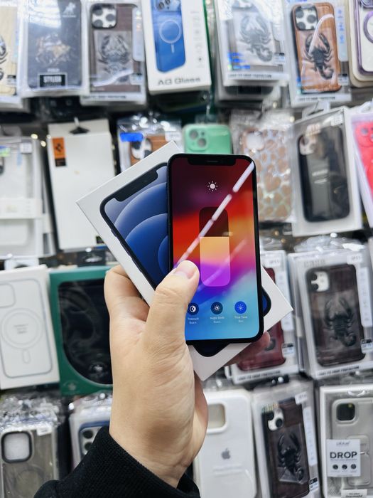 Айфон 12 мини.