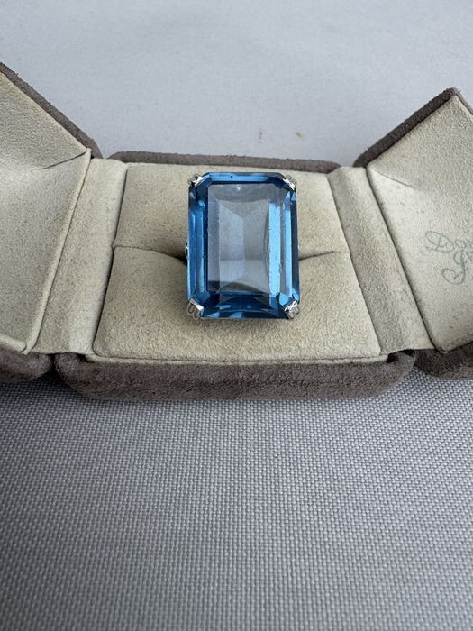 Inel din argint si topaz