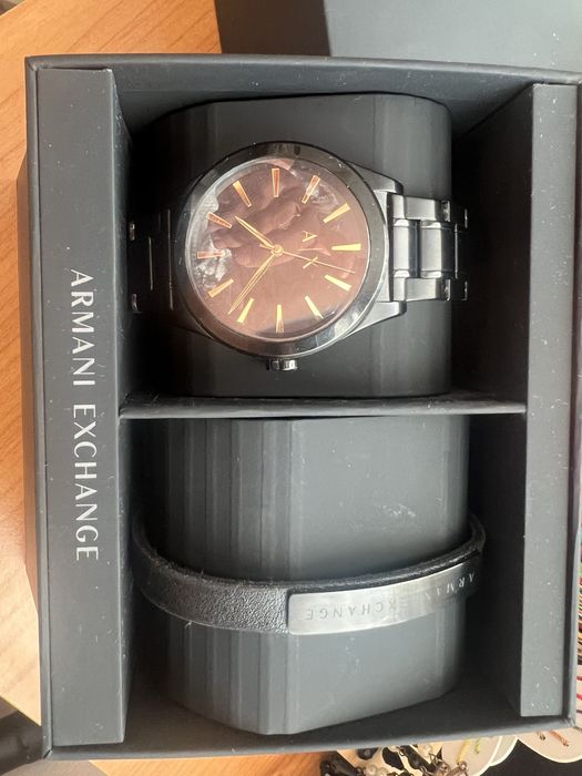 Vand ceas armani exchange , folosit decat odata , bretara a fost folosita de vreo 4 ori