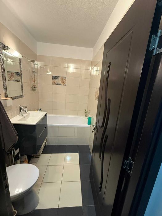 Vand apartament central, pret fix valabil doar pentru luna decembrie