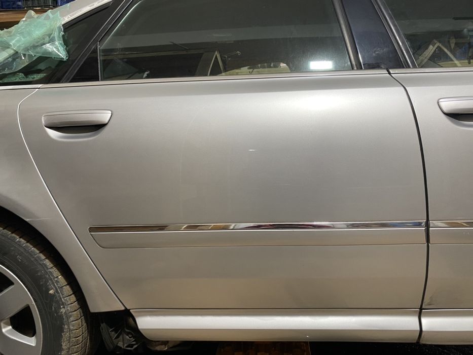 Usi / Usa dreapta fata , dreapta spate Audi A8 D3 4E Cod : LY7W