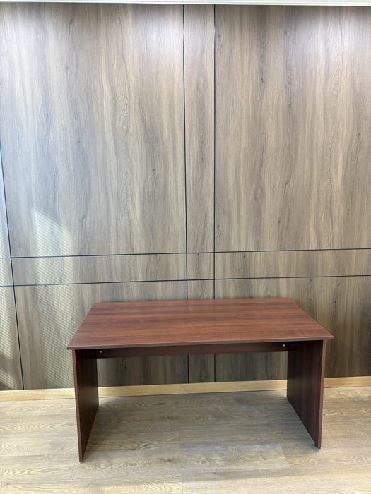 Офисные столы/ офисная мебель