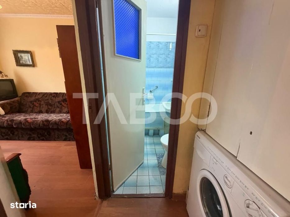 Apartament 2 camere semidecomandat 40 mp utili + balcon 5 mp etaj 2