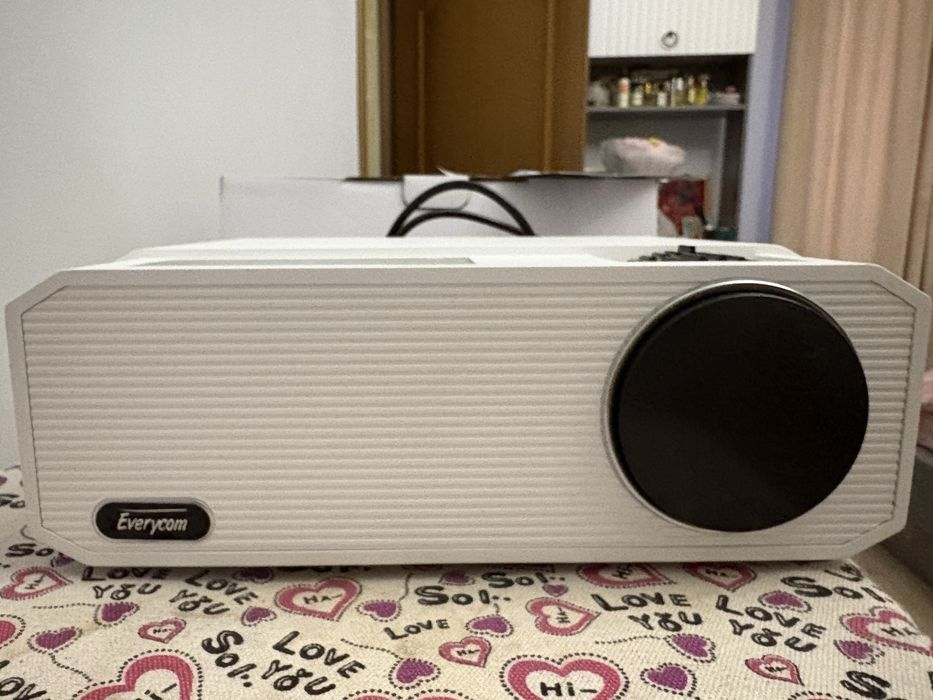 Продам проектор почти новый