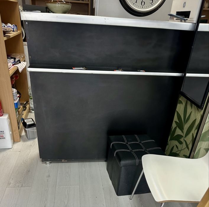 Recepție / birou cu rafturi . Se ridica personal din Ploiesti.Va rog,doar mesaje OLX/WhatsApp. Nu raspund telefonic,din lipsa de timp.Va multumesc.