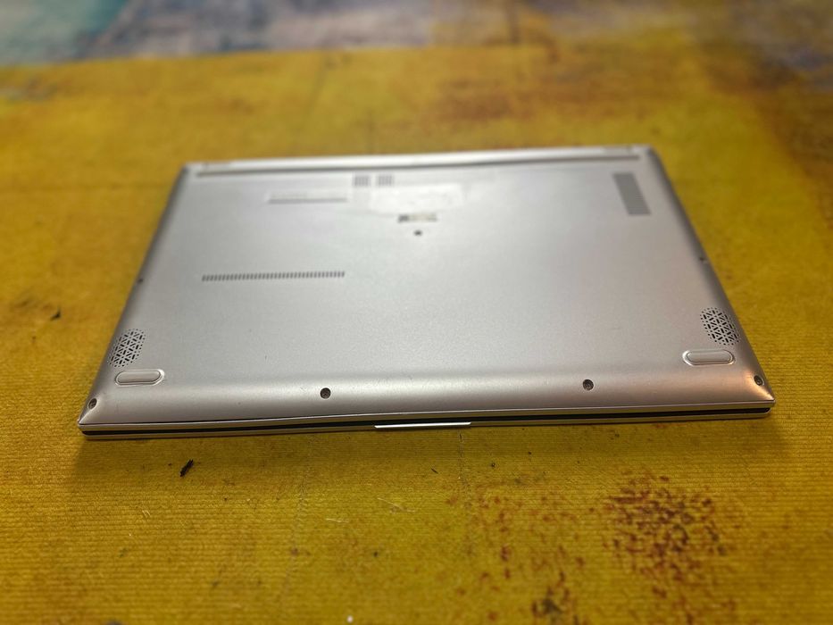 Asus Vivobook 15, i3 gen 10 , 4 gb ddr4, ssd nvme rapid