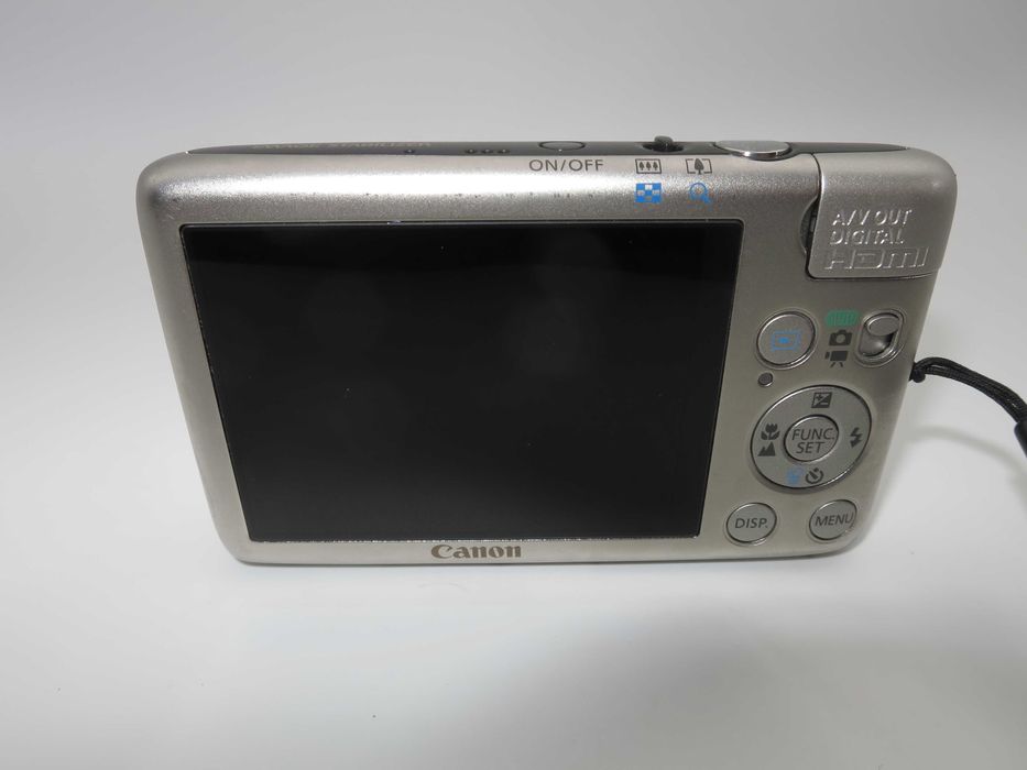 Canon IXUS 130 ултра компактен цифров фотоапарат, дигитална камера в сребърен цвят, 14MP, отлично състояние, пълен комплект, работи перфектно!