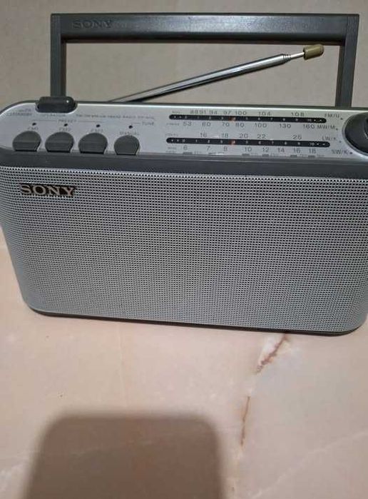 Radio SONY model ICF-903L