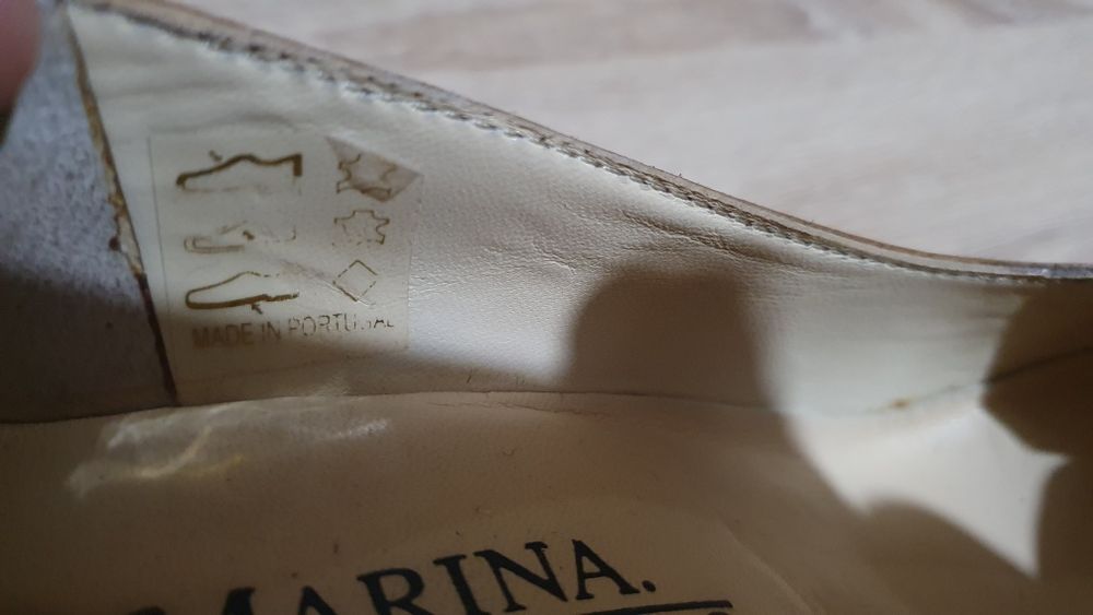 Pantofi de piele cu toc marime 37, interior 24 cm.